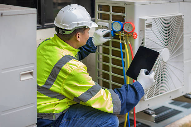 Professional Hvac technician working in Ellisville, MO